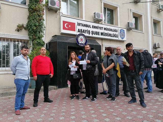 Mağdurlar, emniyetten sağlık kontrolüne götürülen emlak dolandırıcılarına tepki gösterdi