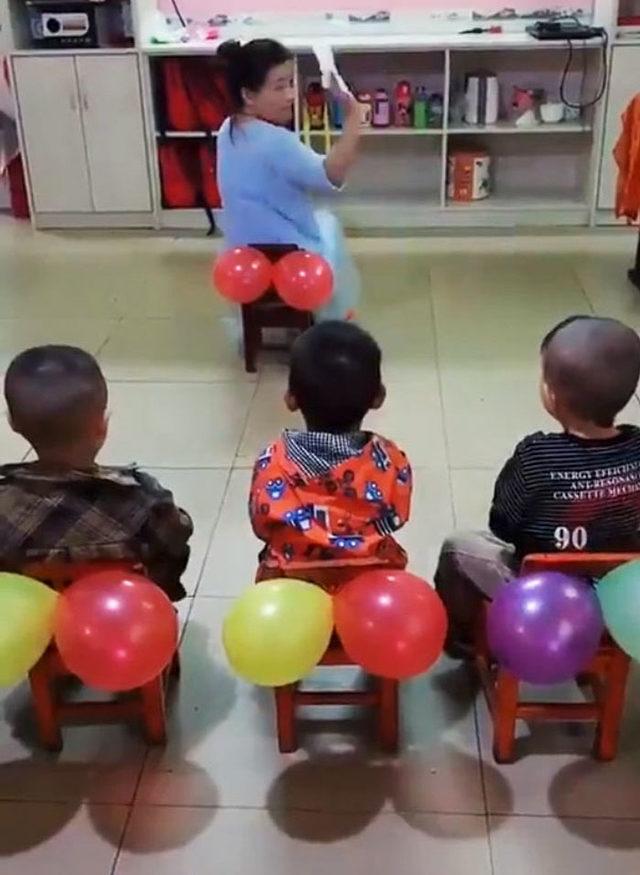 teacher-teaches-kids-butt-wiping-balloons-50