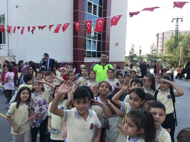 Siirt'te 1300 öğrenci, Barış Pınarı'nı çizdi 
