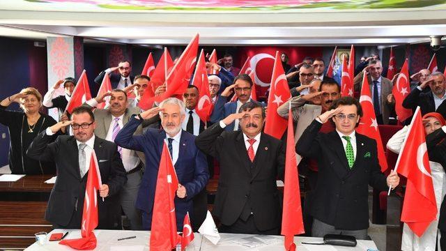 Tüm meclis üyeleri ortak kararda birleşti, hepsi imza atarak, oy birliğiyle kabul etti