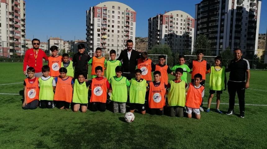 Futbolda alt yapı &ccedil;alışmaları başladı