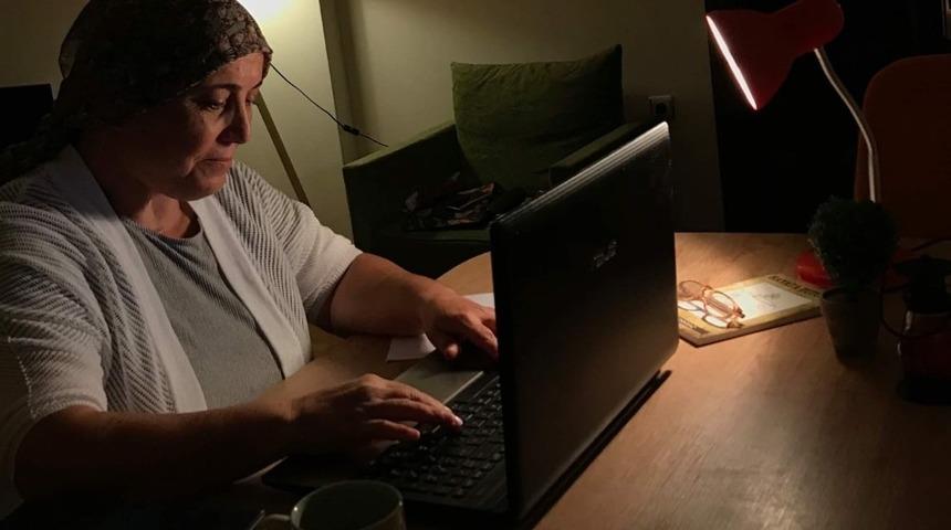 Yakalandığı kanseri kitaplarla yeniyor