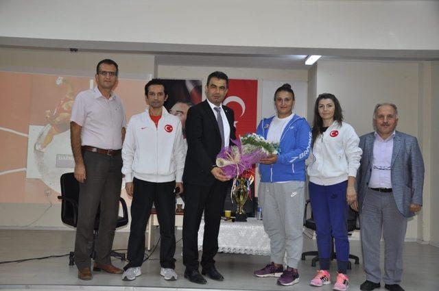 Safranbolu’da milli sporcu öğrencilerle buluştu