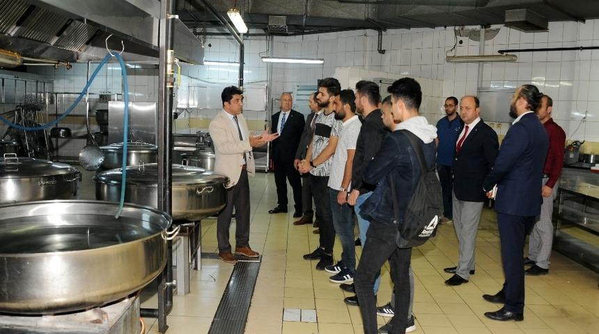 AD&Uuml; Rekt&ouml;r&uuml; Aldemir merkez kafetaryayı denetledi