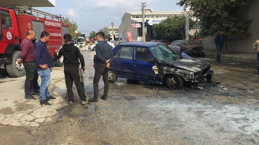 Benzin istasyonunda bir anda alev aldı