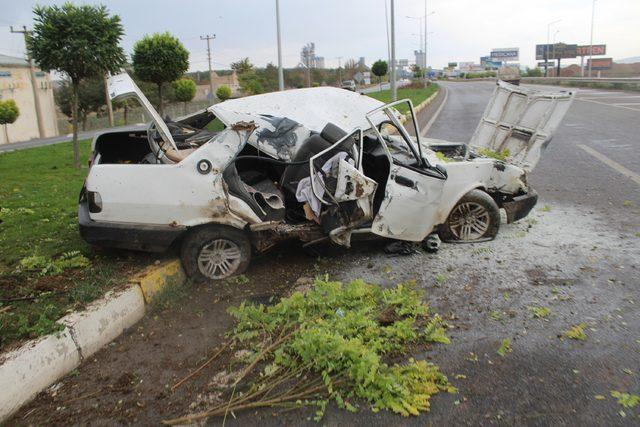 Kazada otomobili hurdaya döndü, sürücü yaralandı