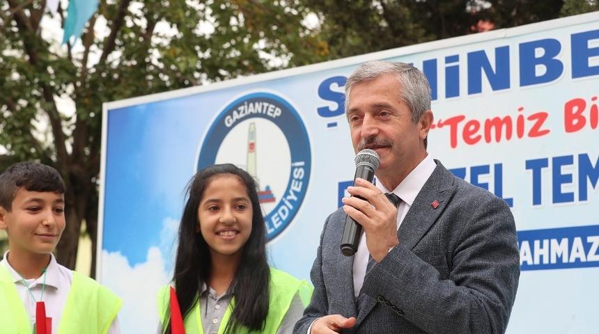 BŞahinbey’de öğrencilere yeşil düdük dağıtıldı