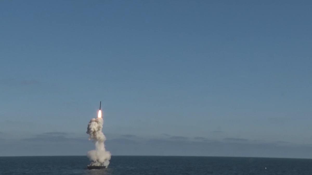 G&ouml;r&uuml;nt&uuml;ler yayınlandı! 16 kez balistik f&uuml;ze ateşlediler