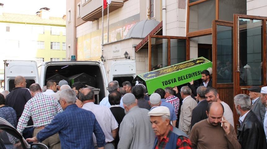 Tosya&rsquo;da kaybolduktan sonra &ouml;l&uuml; bulunan kadın toprağa verildi