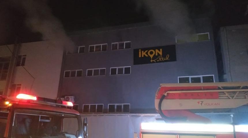 İnegöl’de mobilya fabrikasında çıkan yangını bekçiler fark etti