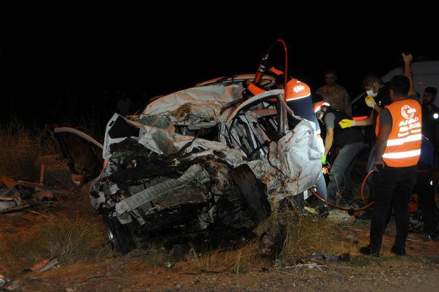 Tunceli'de, TIR ile çarpışan hafif ticari araçtaki 4 kişi öldü