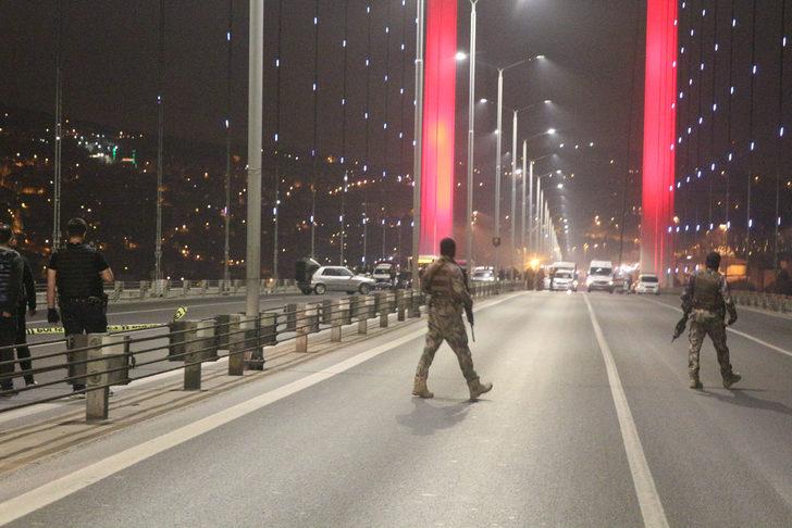Elindeki silahla 15 Temmuz Şehitler Köprüsü'nde trafiği durdurdu G2