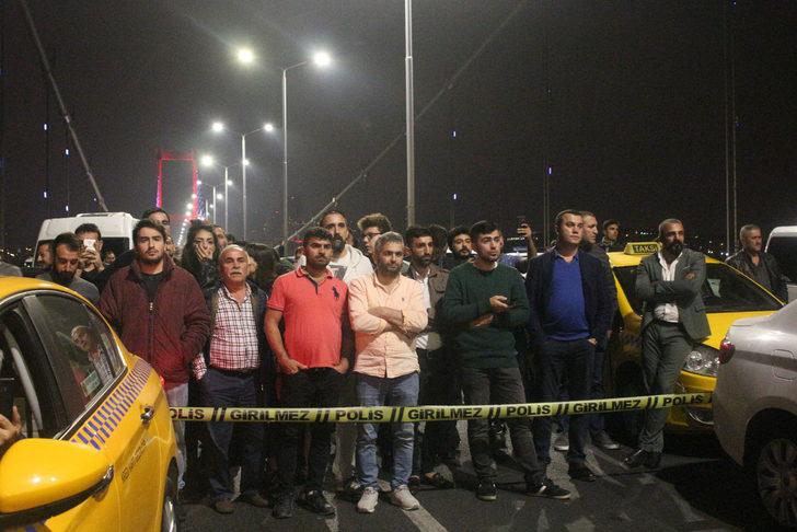 Elindeki silahla 15 Temmuz Şehitler Köprüsü'nde trafiği durdurdu G5