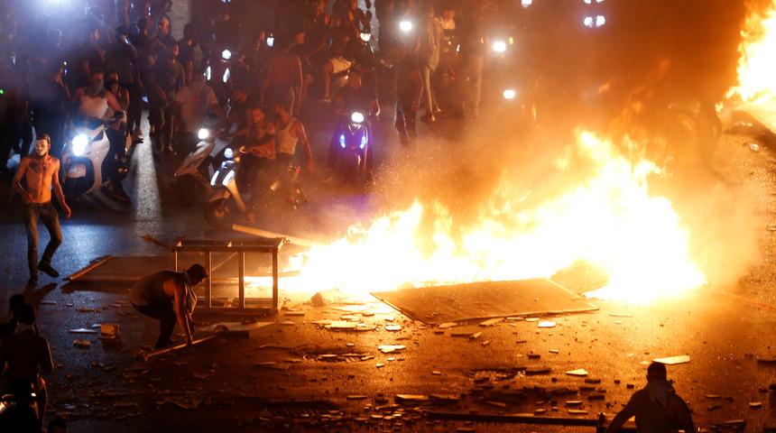 Ülkede 'WhatsApp vergisi' protestoları patlak verdi!