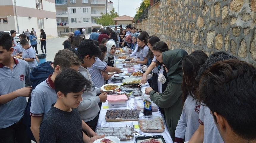 Besni’de öğrencilerden Barış Pınarı Harekatına destek kermesi