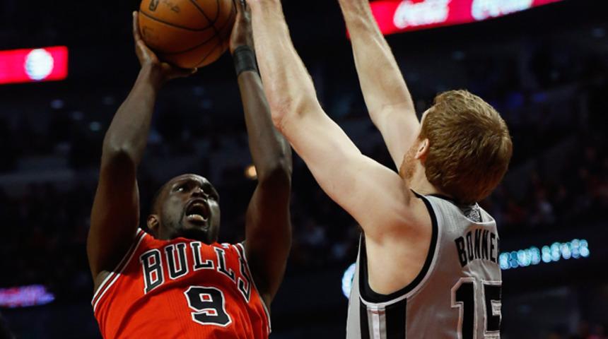 Loul Deng, Chicago Bulls formasıyla emekliye ayrıldı