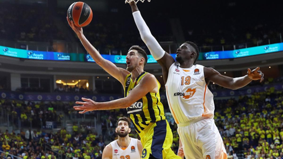 Fenerbah&ccedil;eli Nando De Colo'dan kariyer sayı rekoru