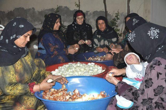 Sınırın anneleri Mehmetçik için gece boyu lahmacun hazırladı