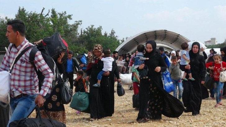 Son 48 saatte 36 bin sivil daha İdlib'den Türkiye sınırı yakınlarına göç etti