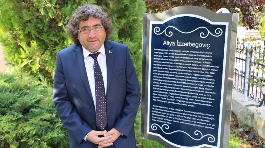 Aliya İzzetbegovi&ccedil; &ouml;l&uuml;m yıl d&ouml;n&uuml;m&uuml;nde anılıyor