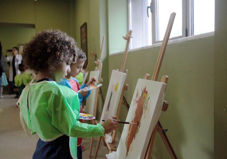 Kartallı minikler masallarla eğlendi G4