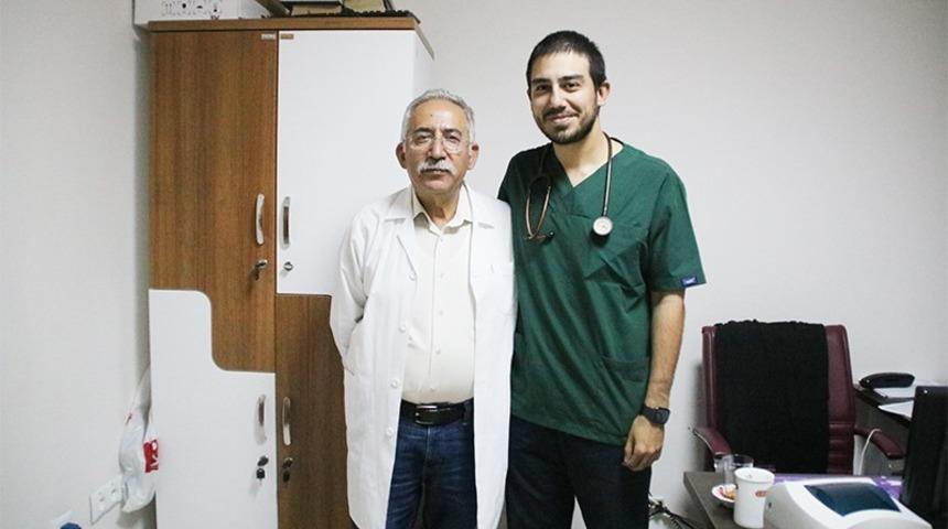 Baba-oğul aynı hastanede doktor olarak g&ouml;rev yapıyor