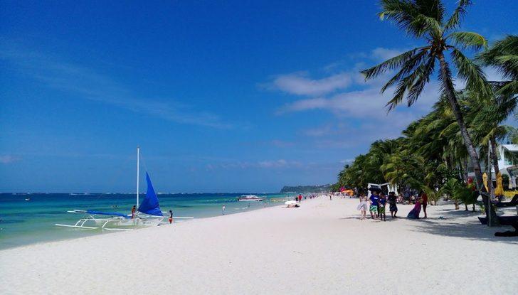 Giydiği bikini başına bela oldu! Gözaltına alındı G3