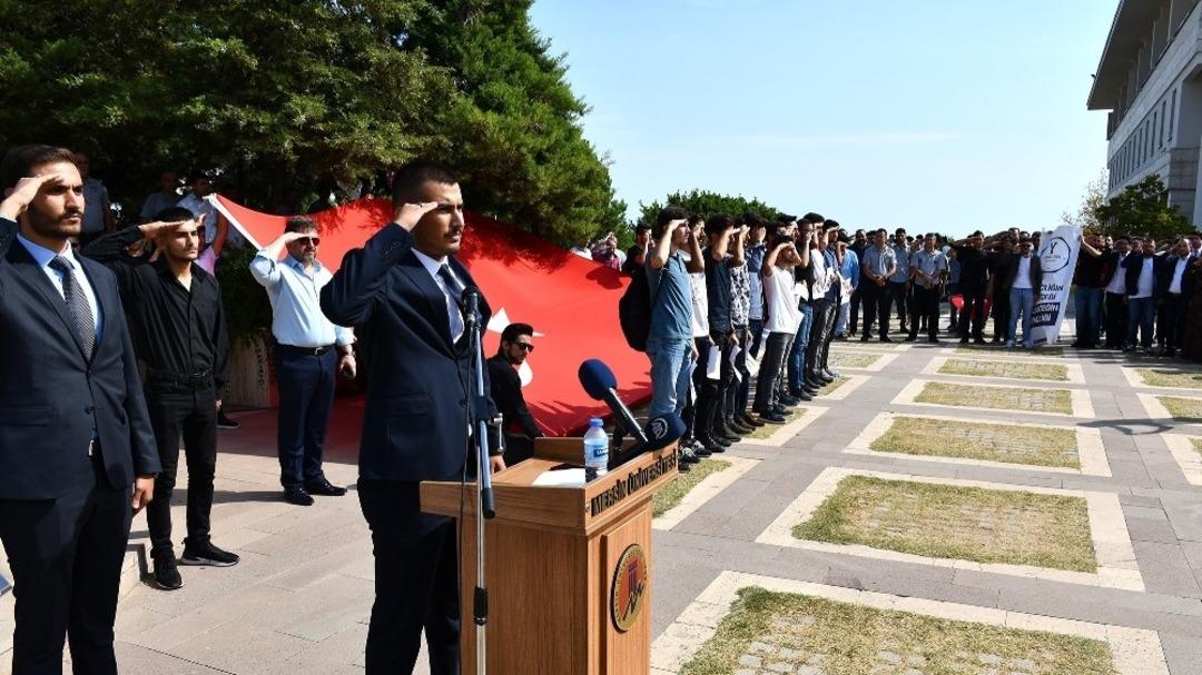ME&Uuml; &ouml;ğrencilerinden Barış Pınarı Harekatına asker selamı ve duayla destek