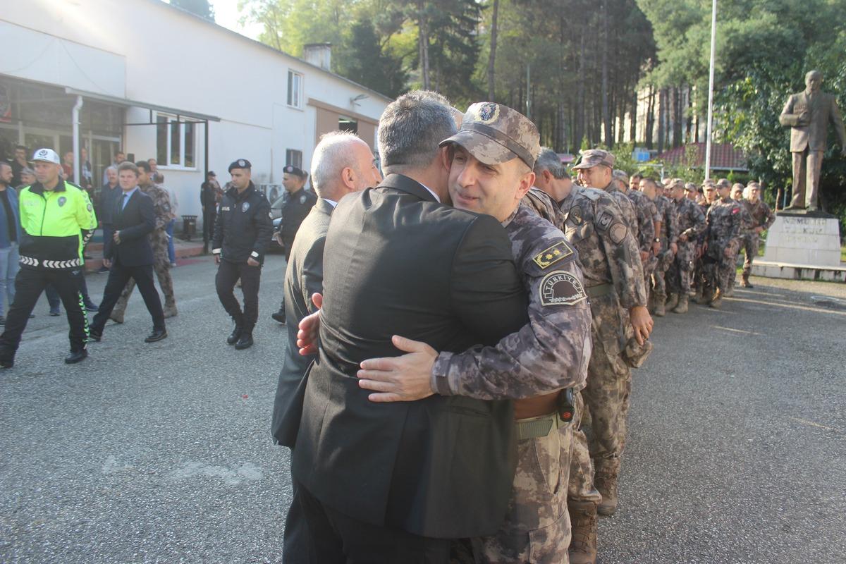 &Ouml;zel harekat polisleri Barış Pınarı Harekatı i&ccedil;in Suriye'ye g&ouml;nderildi