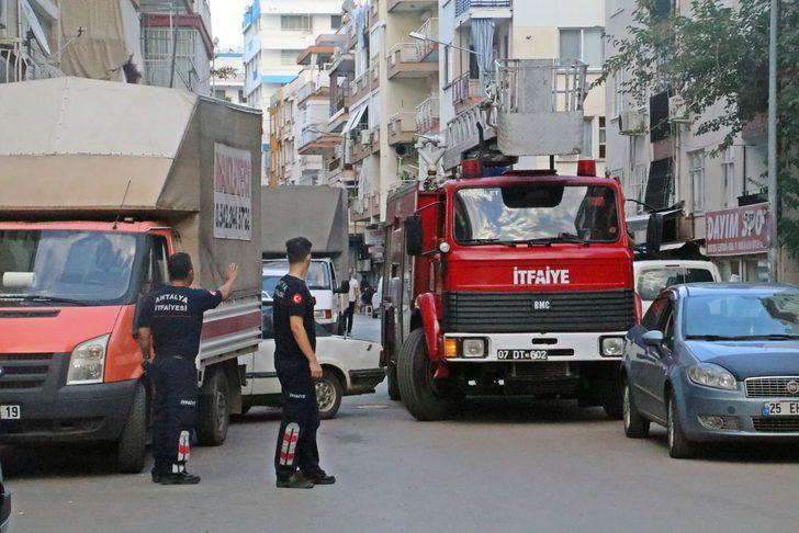 Antalya'da mahalleyi ayağa kaldıran koku! Gördükleri manzara karşısında şaşkına döndüler G4