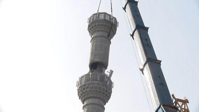 Avcılar'da cami minaresinde ikinci parça da söküldü 