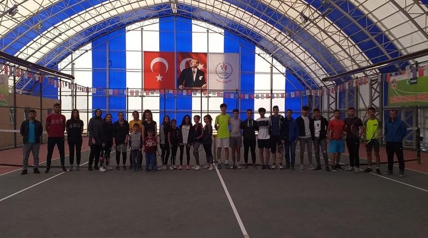 Gen&ccedil; Raketler Amat&ouml;r Spor Haftasında Raket Salladı