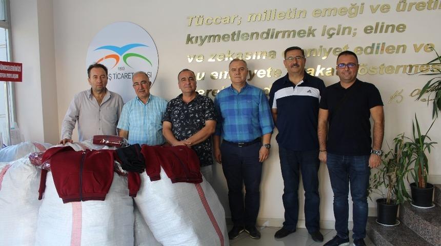 ÖTO’dan 912 öğrenciye eşofman takımı yardımı