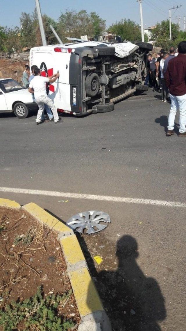 Diyarbakır’da trafik kazası: 3 yaralı