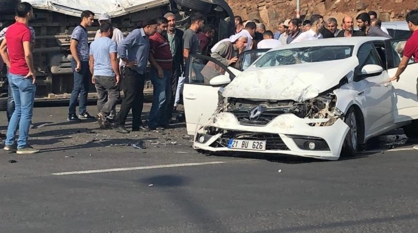 Diyarbakır’da trafik kazası: 3 yaralı