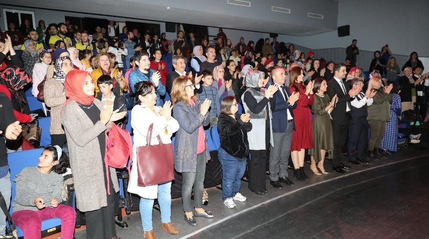 &Ouml;zel &ccedil;ocuklar "Kalbimin Sevgili G&ouml;z&uuml;"n&uuml; sahneledi