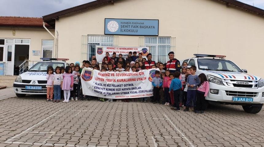 Jandarma&rsquo;dan &ouml;ğrencilere trafik dersi