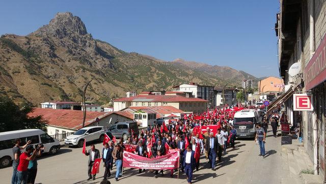 Şemdinli'de, 'Barış Pınarı Harekatı'na destek yürüyüşü