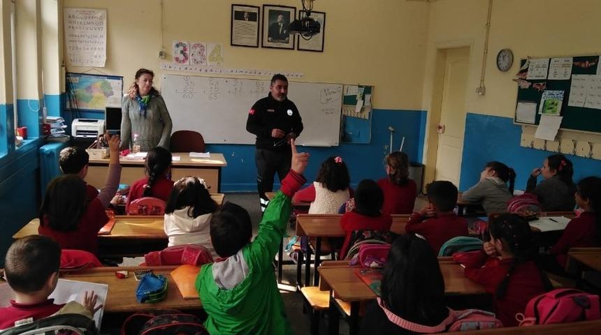 112 personeli öğrencileri ve okul personelini bilgilendirdi