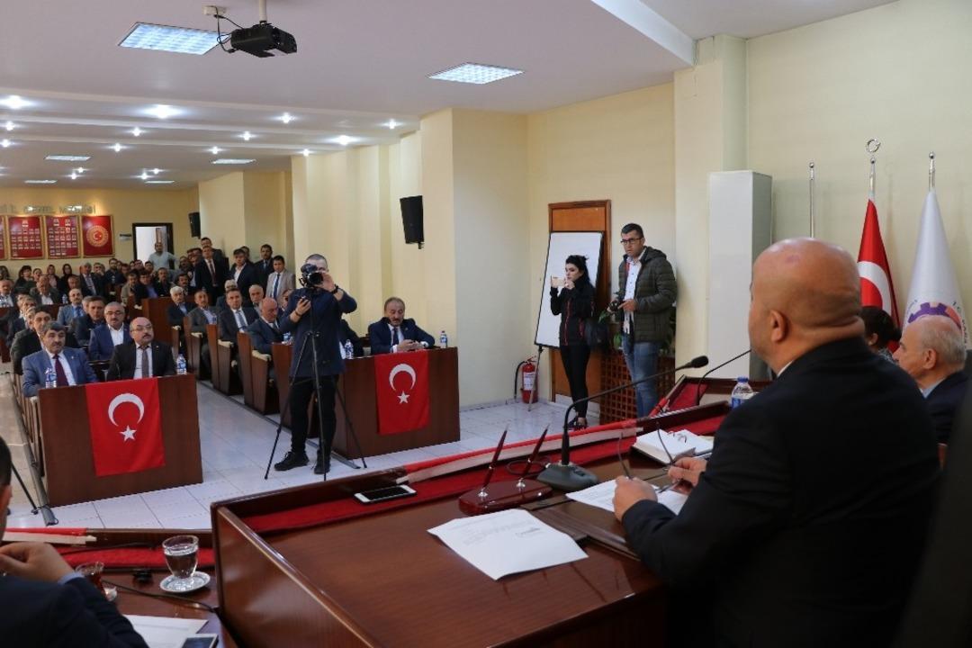 İl Genel Meclisi Mehmet&ccedil;ik i&ccedil;in olağan&uuml;st&uuml; toplandı