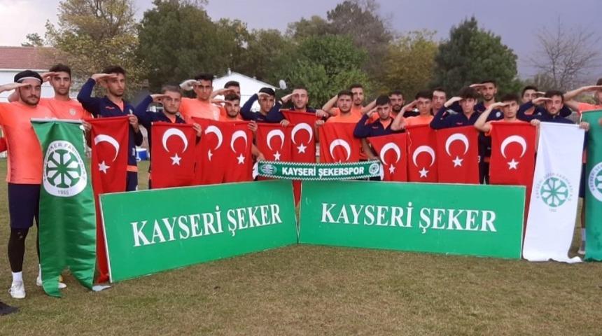 Antrenman sahasında Fetih Suresi okudular