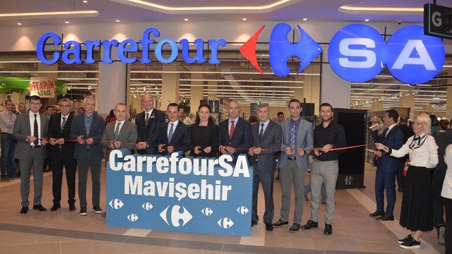 İzmir'in yeni alışveriş merkezi müşterileriyle buluştu