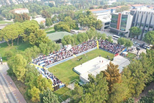 Ege Üniversitesi ailesi Mehmetçiğe ’asker selamıyla’ destek verdi