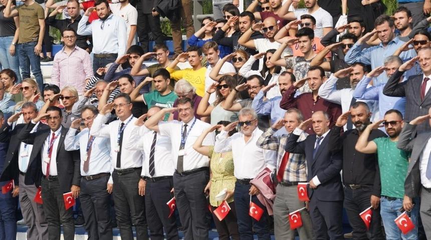 Ege Üniversitesi ailesi Mehmetçiğe ’asker selamıyla’ destek verdi