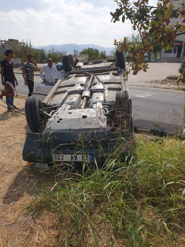 Elazığ’da tır ile çarpışan otomobil takla attı: 3 yaralı