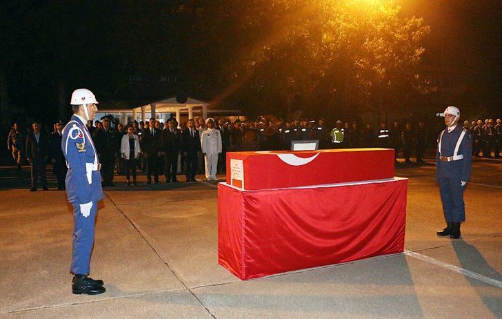 Şehit Astsubay Mesut Akmeşe Dikili'de son yolculuğuna uğurlandı G3