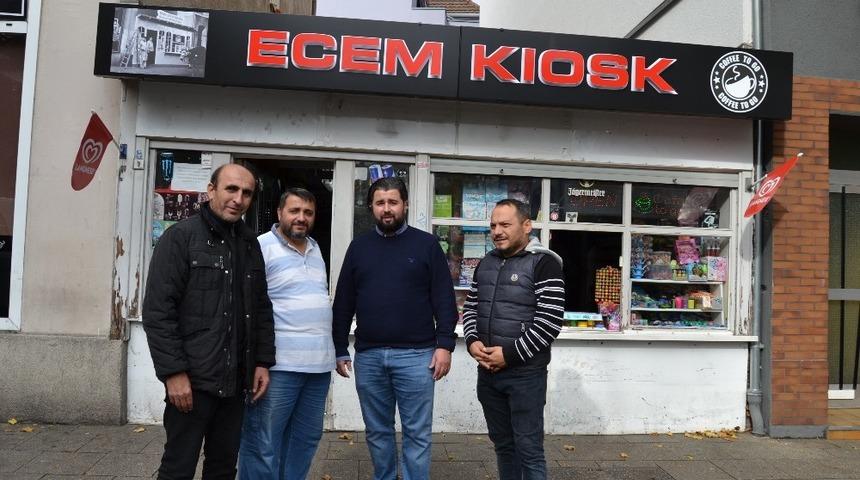 Ter&ouml;r yandaşlarının saldırısına uğrayan, T&uuml;rk esnafa destek