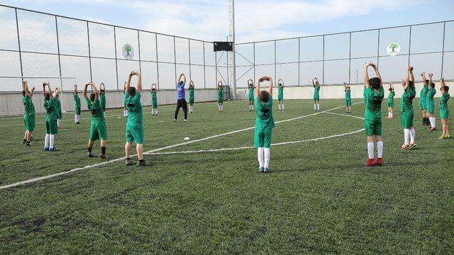 Beykent Stadyumu’nda Futbol Spor Okulu büyük ilgi görüyor