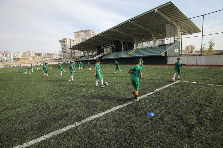 Beykent Stadyumu’nda Futbol Spor Okulu büyük ilgi görüyor G2