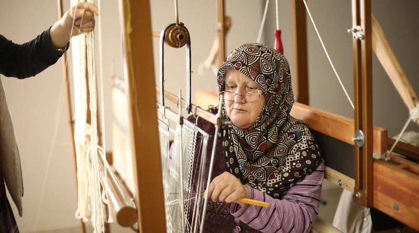 Atakumlu &uuml;reten kadınlardan dev sergi